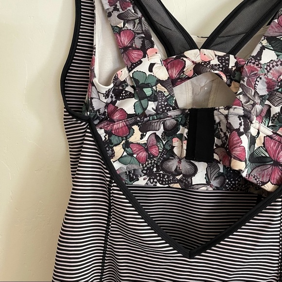 Lululemon• Super Sport Tank Bra Butterfly - Picture 11 of 12